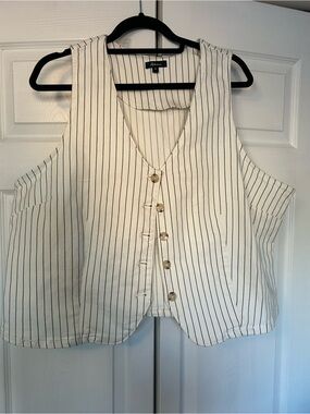 Reitmans White Pinstripe Sleeveless Button Vest